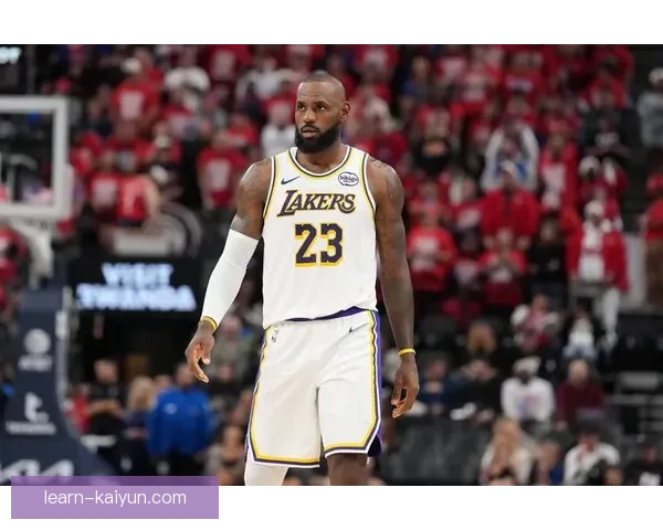 NBA最新动态：湖人签约新援强化阵容，詹姆斯为新赛季拼搏计划曝光